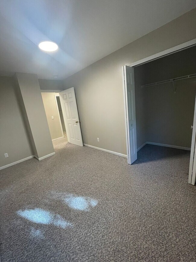 Building Photo - 230/232 Brookridge Ct.