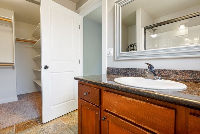Building Photo - Well-Kept 3 bed, 2 bath home in South Salem