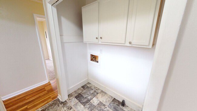 Building Photo - $500 OFF First Month's Rent! 3 Bedrooms wi...