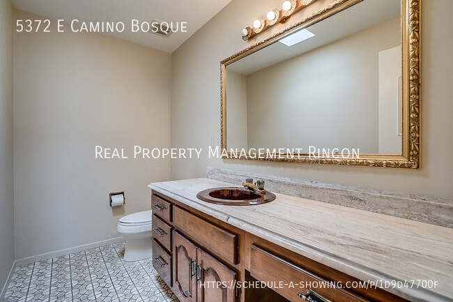 Building Photo - Location! Quintessential Tucson Classic is...