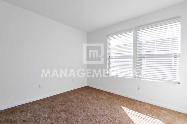 Building Photo - 8306 Zenith Cir