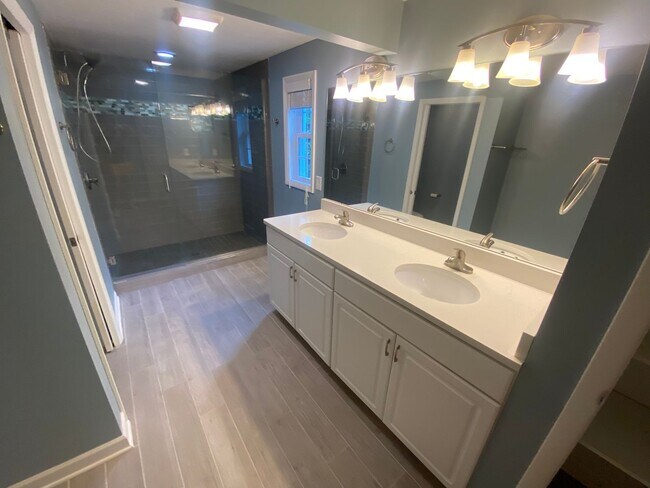 Building Photo - 4 Bedroom - Upper Arlington