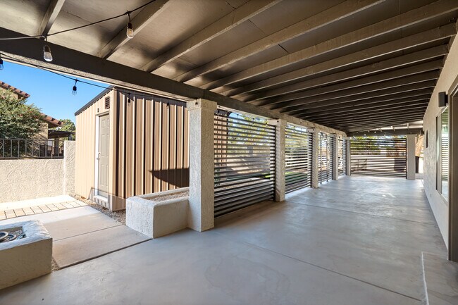 Building Photo - 2882 S Palmer Dr