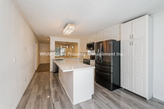 Building Photo - Updated 2 Bedroom Placentia Townhome