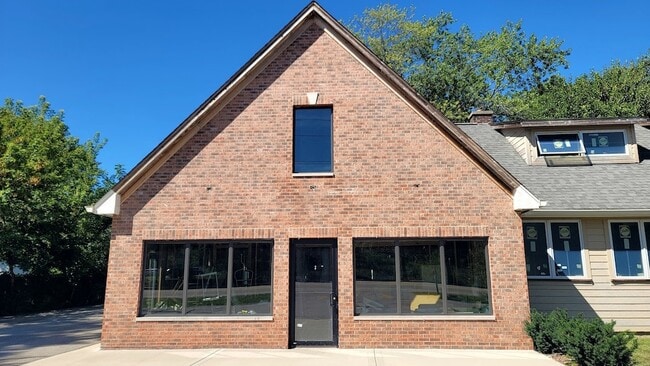 Building Photo - 618 Barron Blvd