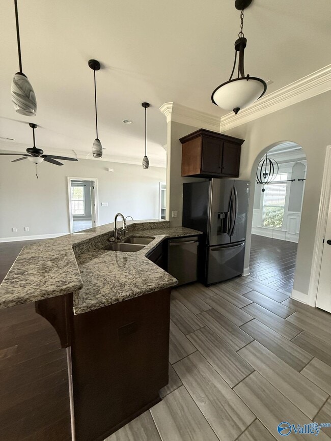 Building Photo - 219 Woodgrove Dr