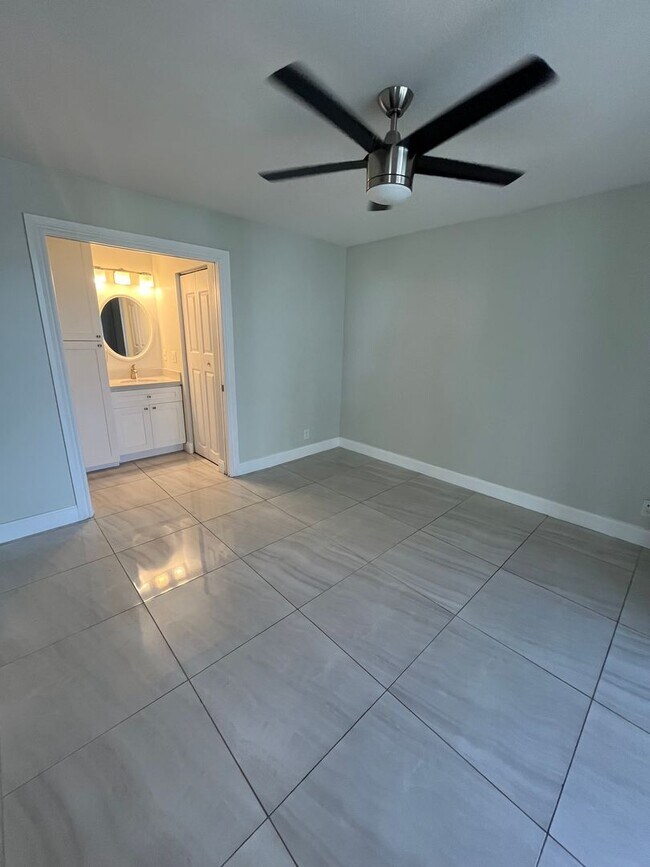 Building Photo - ONE BEDROOM ONE BATHROOM! FULLY RENOVATED Stainless Appliances!