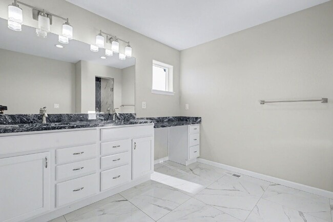 Building Photo - 1905 Tioga Ln