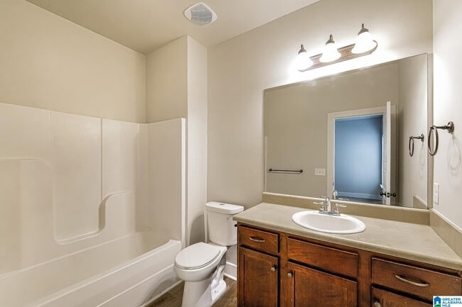 Building Photo - 915 Maple Trce