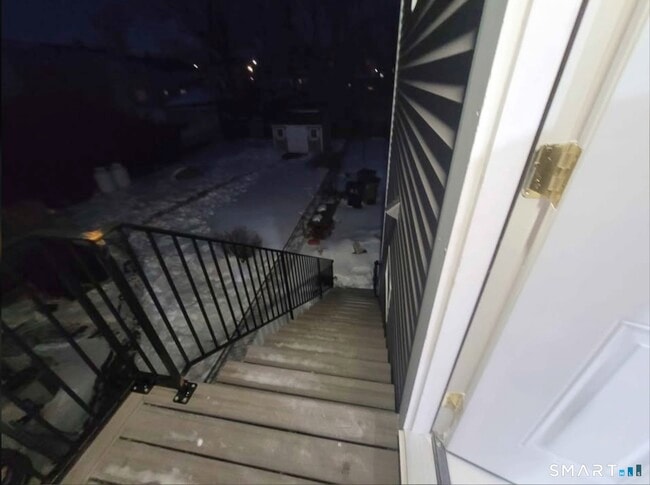 Building Photo - 564 Fairfield Ave