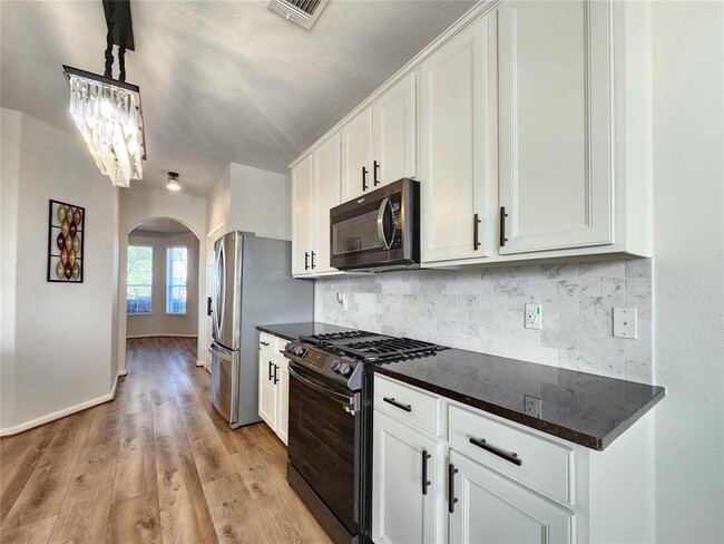 Building Photo - 21827 Sierra Long Dr