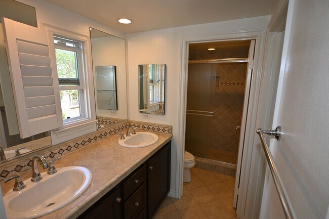 Building Photo - Spectacular Gated 3 Bed + Den, 2.5 Bath Townhouse in Newport Beach.