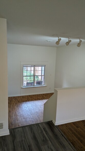 To Den - 1718 Redwood Ct