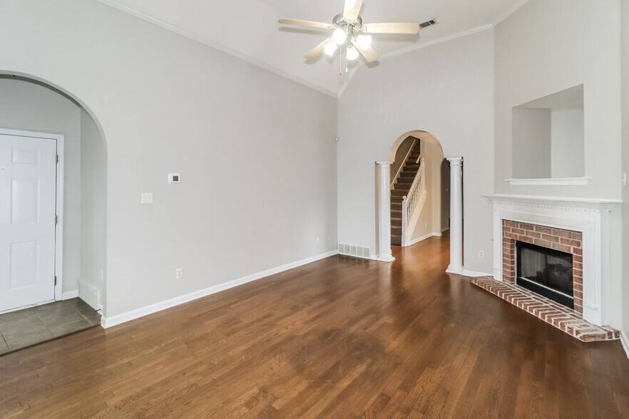 Building Photo - 8725 Rogers Park Ave