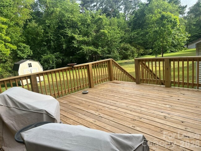 Building Photo - 311 Hillcrest Dr