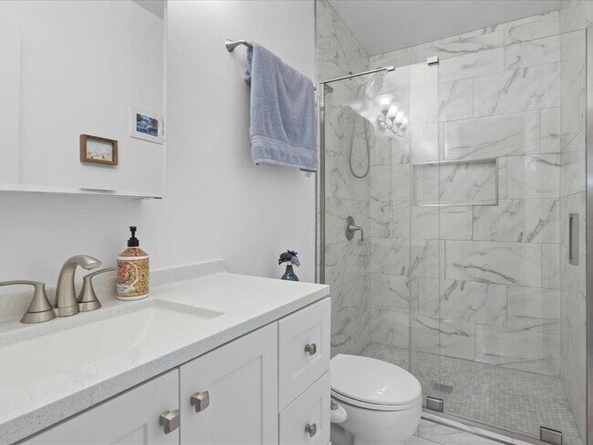 Building Photo - 1813 Bay St SE