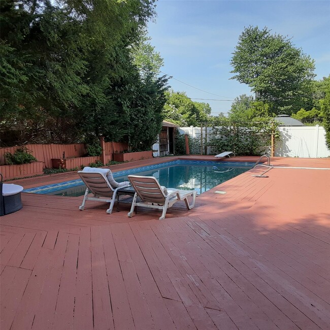 Building Photo - 74 Rockland Dr