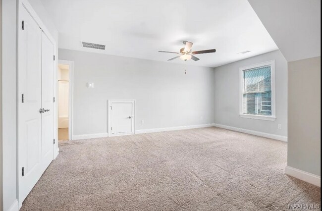 Building Photo - 994 Pearl Dr
