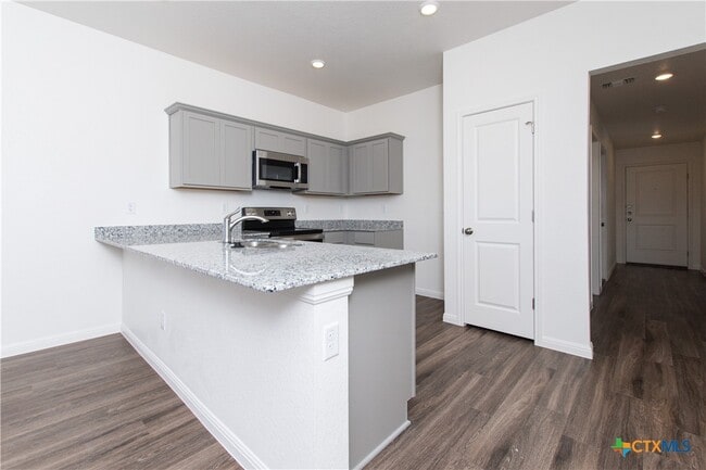 Building Photo - 5815 Betty Lou Dr