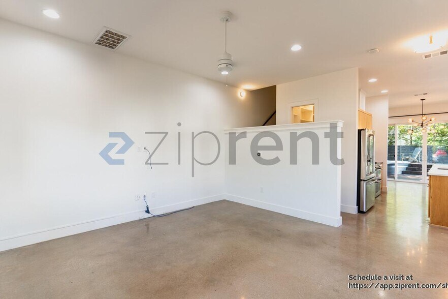 Building Photo - 3133 Govalle Ave