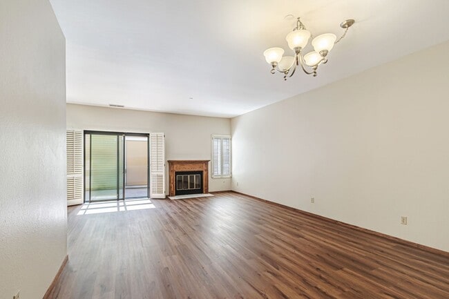 Building Photo - Two Primary Suites w/ Bonus Room l Prime L...