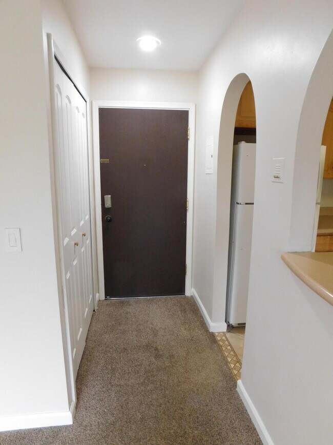 Building Photo - 32005 W 12 Mile Rd