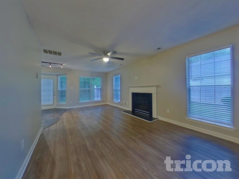 Building Photo - 10007 Northwoods Forest Dr