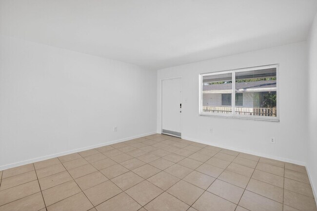 Building Photo - 1821 Middle River Dr