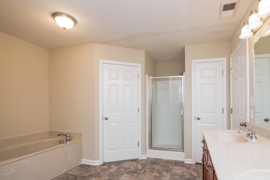 Building Photo - 8124 Loden Cove