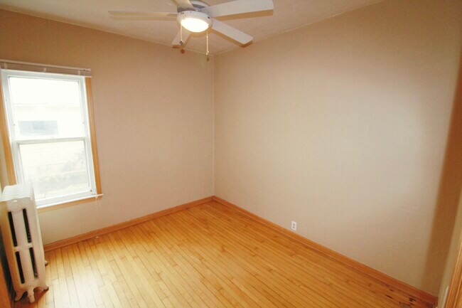 Building Photo - 2927 N Newhall St