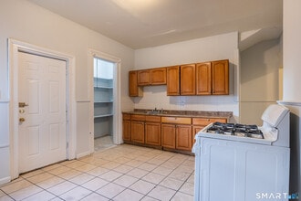 Building Photo - 1995 Main St