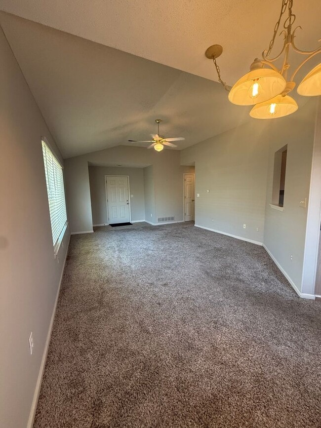 Building Photo - 1309 W London Dr