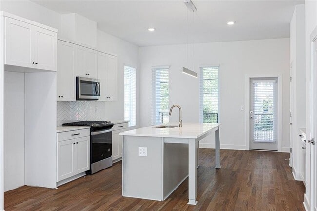 Building Photo - 1540 Millwood Pl