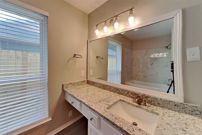 Building Photo - 10107 King Ranch Ln
