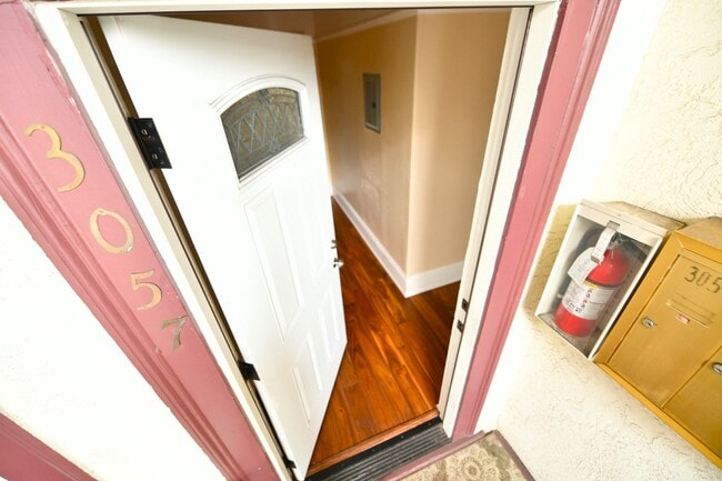 Building Photo - 1p716 - 3055-3061 Adeline Street