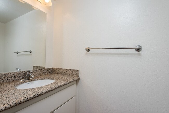 Building Photo - Harborside Waterfront 4 Bed/2.5 Bath Townhouse in Foster City