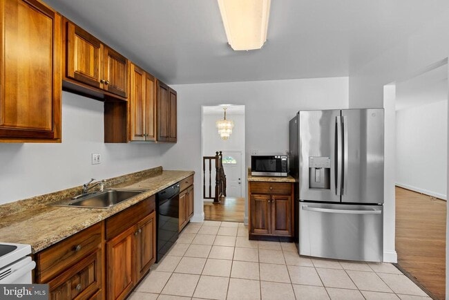 Building Photo - 10422 Floral Dr
