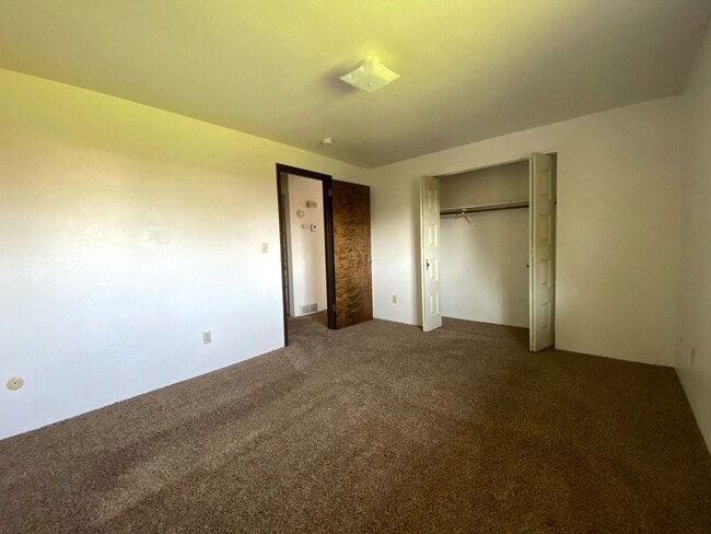 Building Photo - Cute Duplex