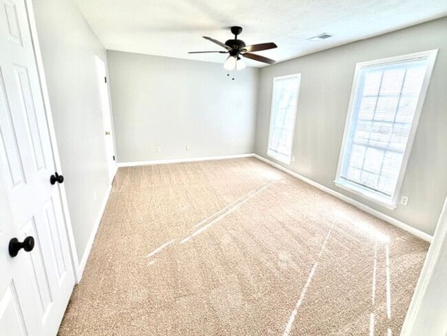 Building Photo - Available Now 5 Bedroom 2 Bath Home In Memphis