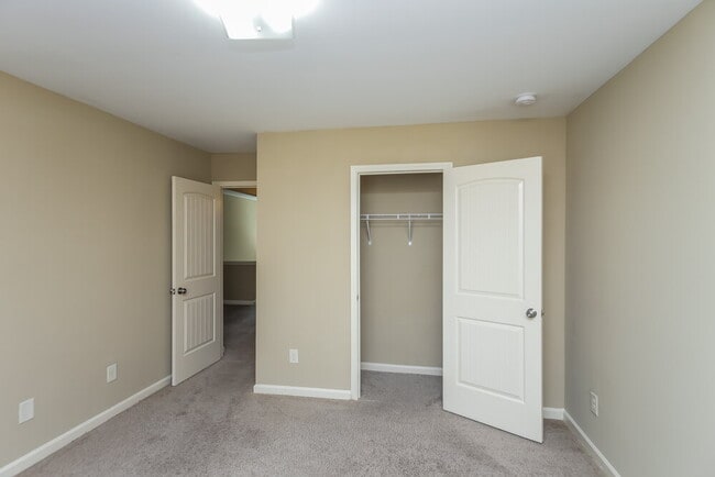Building Photo - 66 Crescent Woode Way