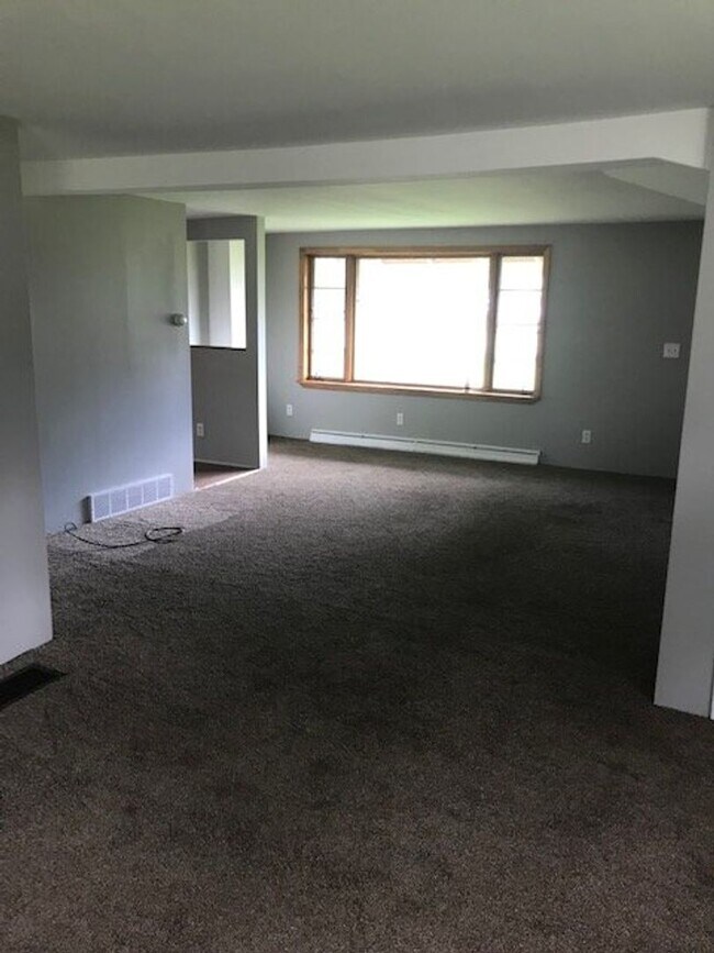 Building Photo - 43 Fisherville Rd