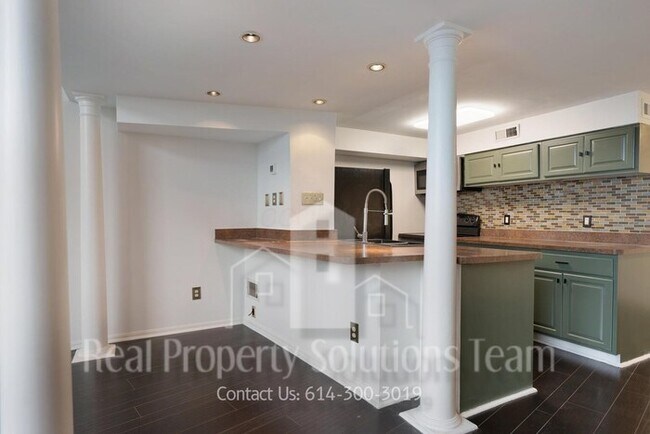 Building Photo - Downtown Condo!