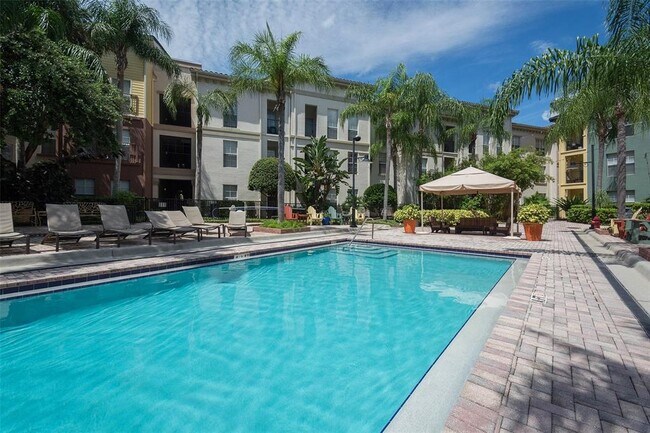 Building Photo - 2402 W Azeele St