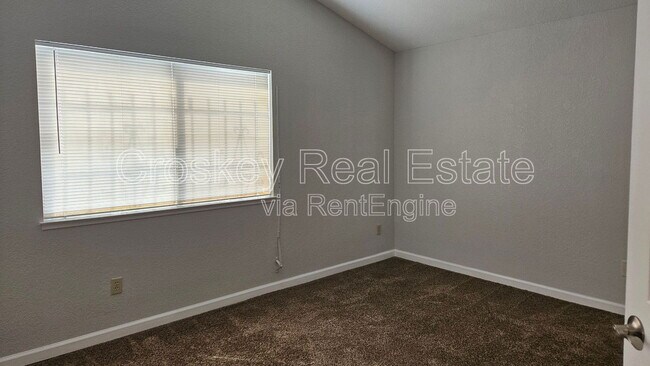 Building Photo - 240 Case Dr