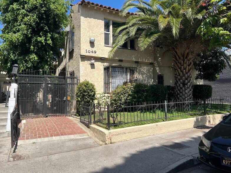Building Photo - 1049 N Stanley Ave