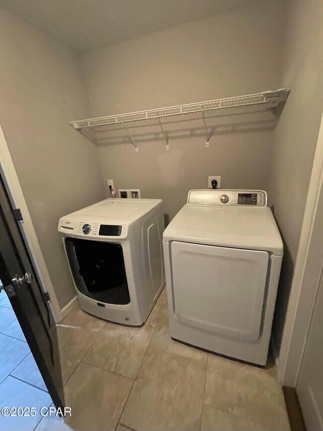 Building Photo - 245 Woodlawn Ct