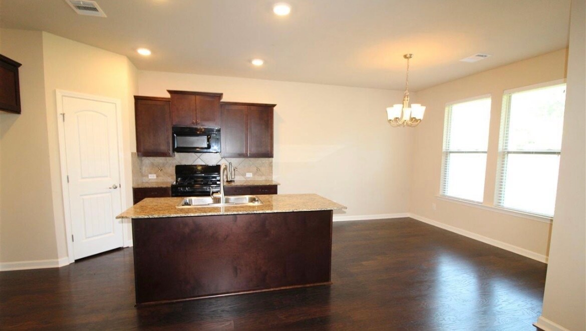 Building Photo - 6448 Oaks Edge Dr