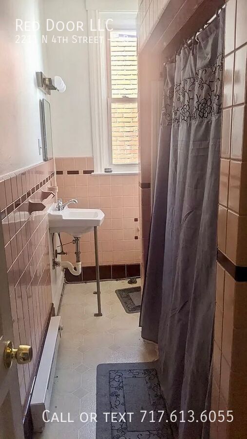 Building Photo - 2211 N 4th St