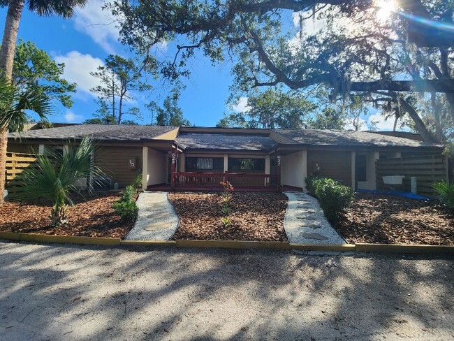 Building Photo - DUPLEX IN QUIET NEIGHBORHOOD