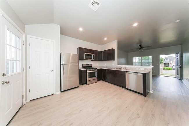 Building Photo - 9601 Evie Dr